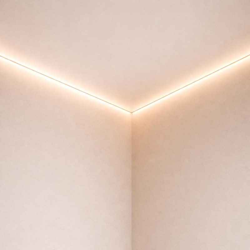 Натяжной потолок с подсветкой